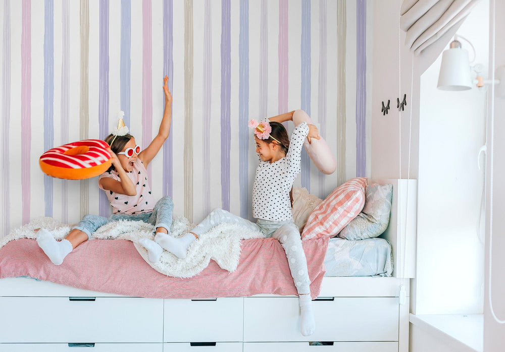 RB417_Behang Delicate Stripes Multi Lila - wallpaper, papier peint, behang, tapete